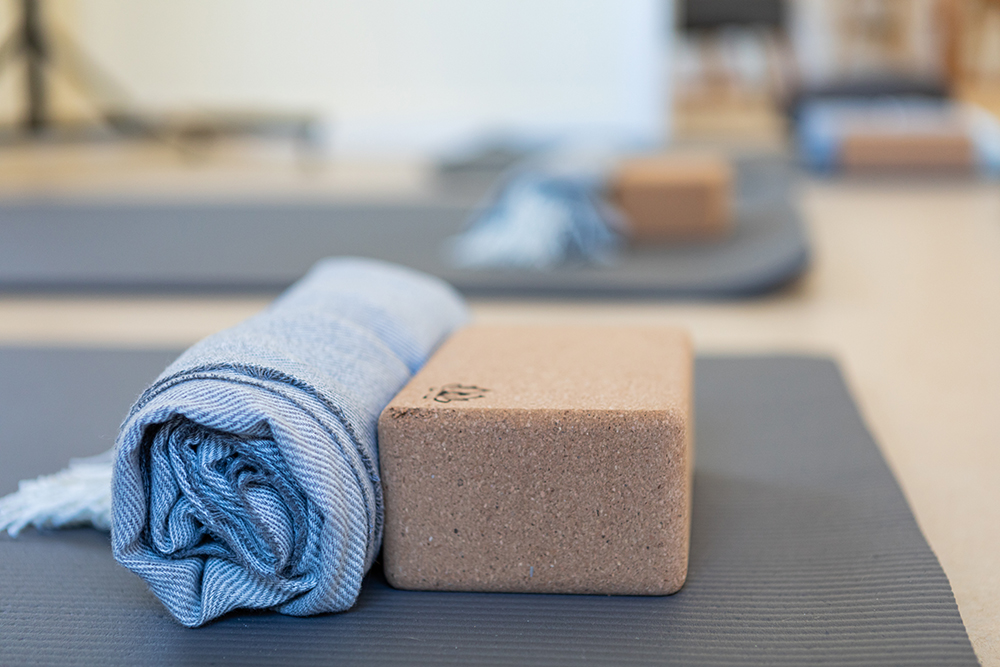 Yogamatte mit Yoga-Accessories